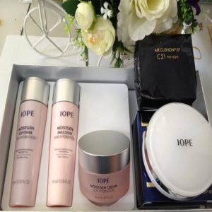Bộ tiện ích dưỡng da và phấn nước IOPE